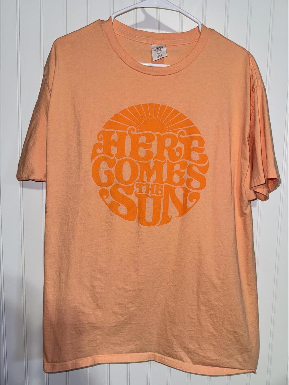 Retro Here Comes The Sun Groovy 70s Graphic Tee Large